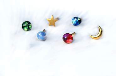 Planet SYSTEM. Tiny gold stud earrings